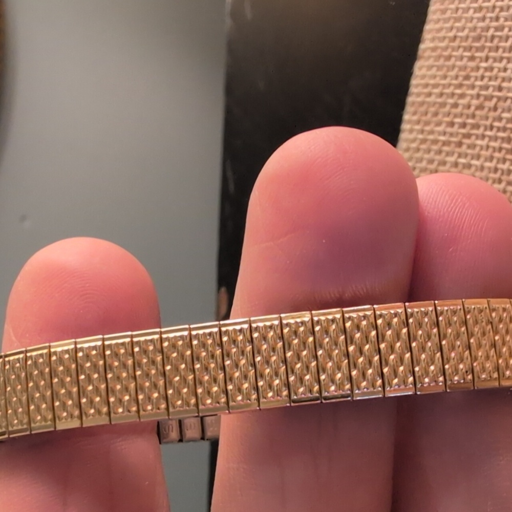 Seiko Gold Rectangular Quartz Watch Vintage Looks Almost New Works Great 8" - Picture 11 of 11